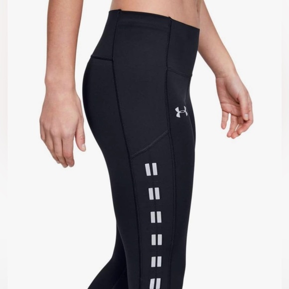 Under Armour UA Qualifier Speedpocket Roadside Runway Crop - Picture 3 of 8